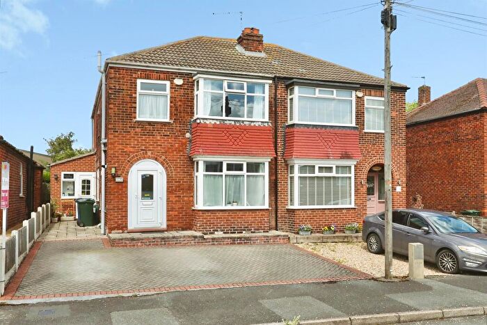 3 Bedroom Semi-Detached House For Sale In Grange Avenue, Bawtry, Doncaster, DN10