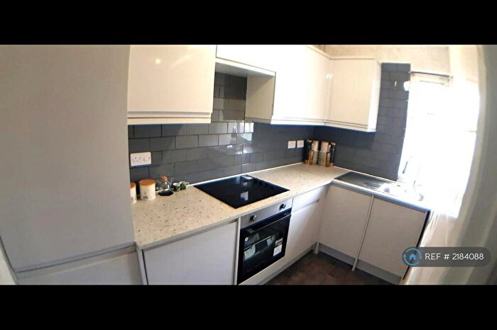 1 Bedroom Flat To Rent In Lower Road, London, SE8