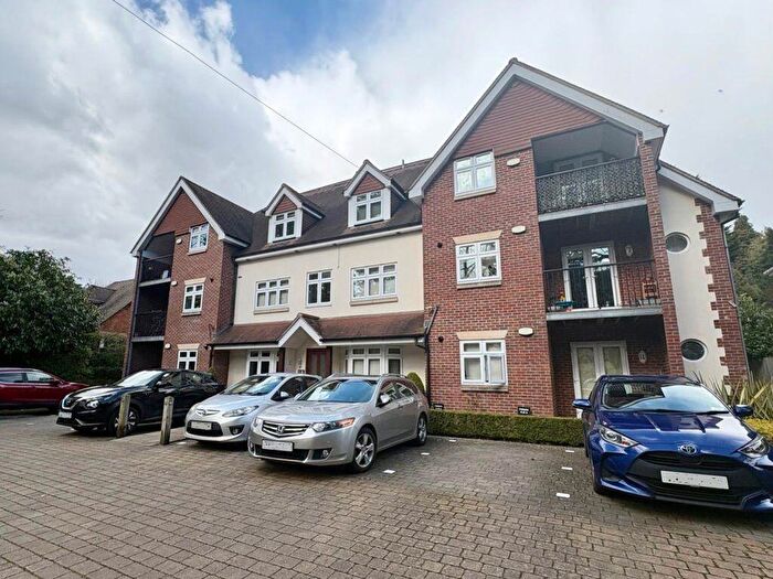 3 Bedroom Flat To Rent In Queens Park Avenue, Queens Park (), P07