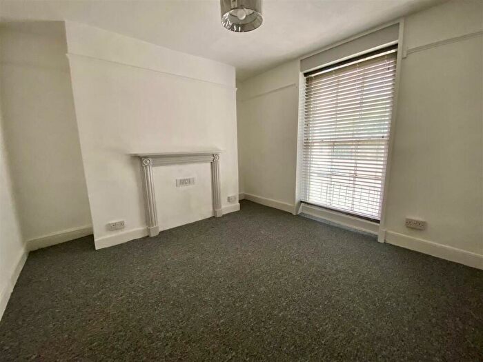 1 Bedroom Flat To Rent In Warwick Road, Worthing, BN11