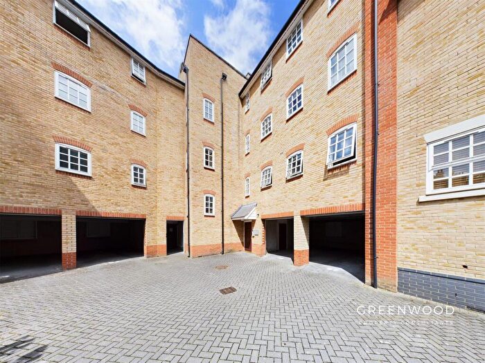 2 Bedroom Apartment For Sale In Albany Gardens, Colchester, Essex, CO2
