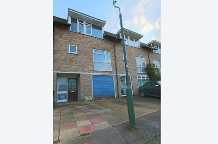 3 Bedroom Town House To Rent In Bedroom Terraced Town House, The Lowlands, Hailsham, BN27
