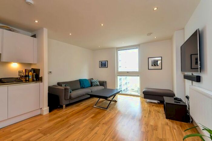 2 Bedroom Flat To Rent In Dowells Street, Greenwich, London, SE10