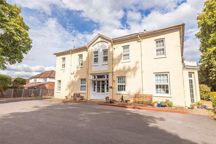 1 Bedroom Apartment For Sale In Straight Road, Old Windsor, Windsor, SL4