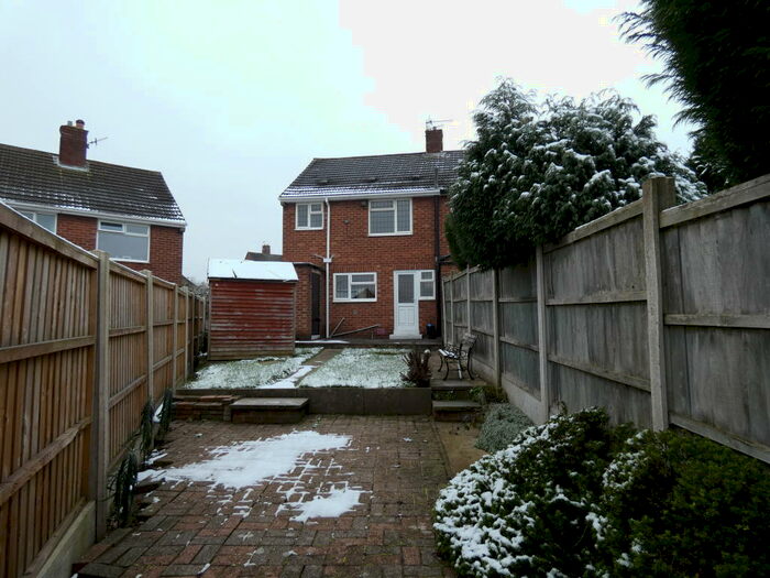 2 Bedroom Semi-Detached House To Rent In Chantrey Avenue, S41