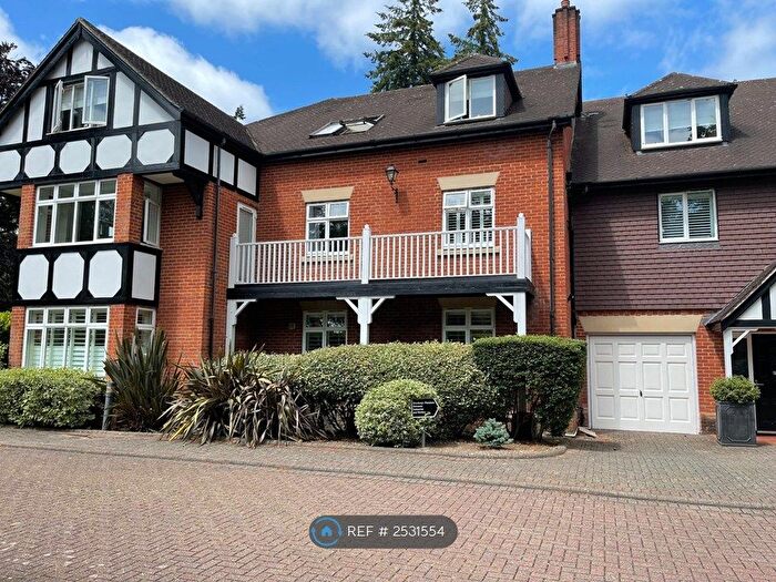 3 Bedroom Flat To Rent In Larch Avenue, Ascot, SL5