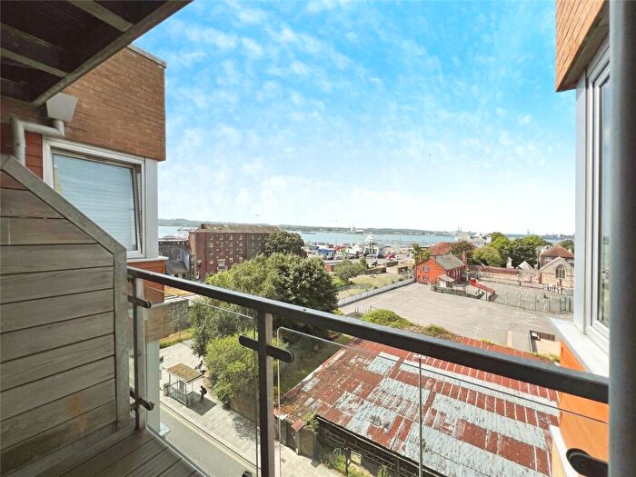 2 Bedroom Apartment For Sale In High Street, Southampton, Hampshire, SO14