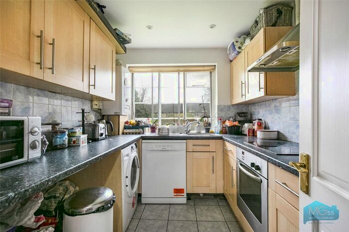 2 Bedroom Flat To Rent In Denison Close, East Finchley N2