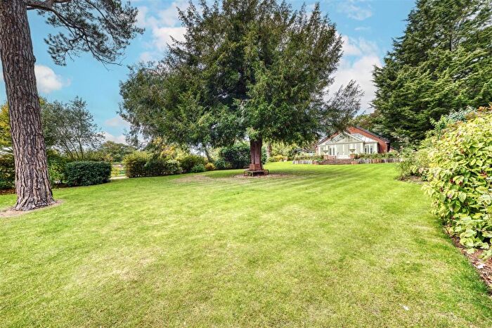 4 Bedroom Detached Bungalow For Sale In Toll Bar Road, Islip, NN14