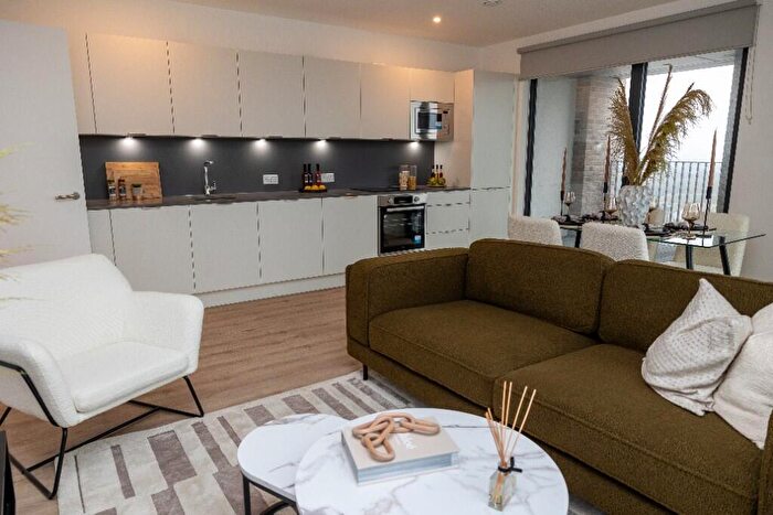 1 Bedroom Apartment To Rent In Plaistow Road, London, E13