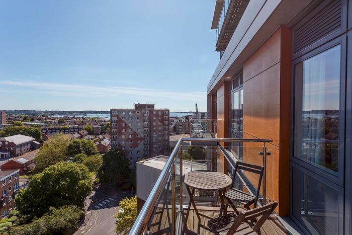 2 Bedroom Flat To Rent In High Street, Poole, BH15