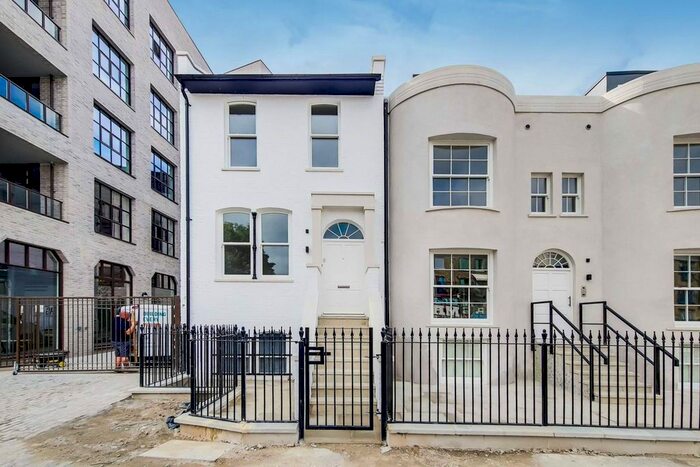 2 Bedroom Flat To Rent In Corbridge Crescent, London Fields, London, E2