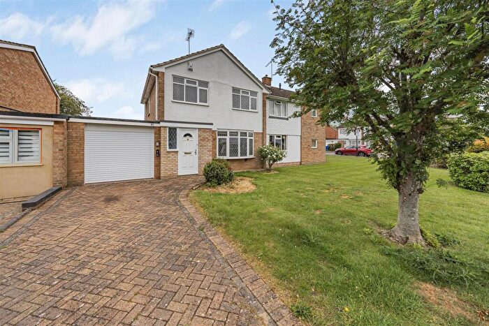 3 Bedroom House For Sale In Ruddlesway, Windsor, SL4