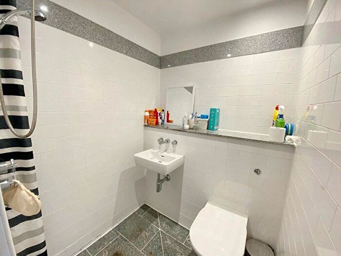 2 Bedroom Apartment To Rent In Isaac Way, Manchester, M4