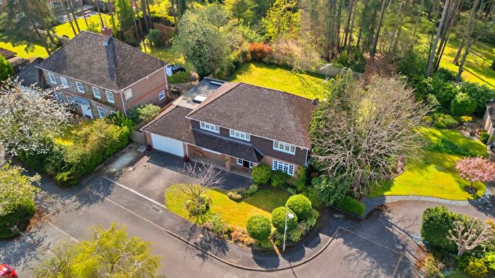 4 Bedroom Detached House For Sale In Talisman Close, Crowthorne, RG45