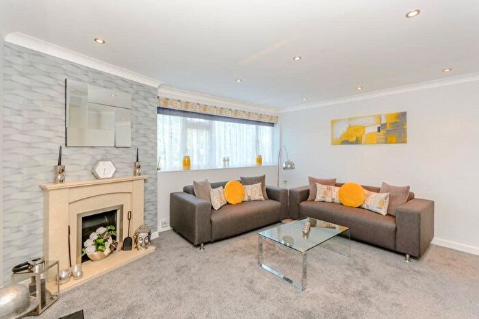 2 Bedroom Flat For Sale In North Orbital Road, Denham, Uxbridge, UB9