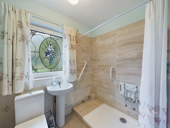 2 Bedroom Bungalow For Sale In Horsebrook Park, Calne, SN11