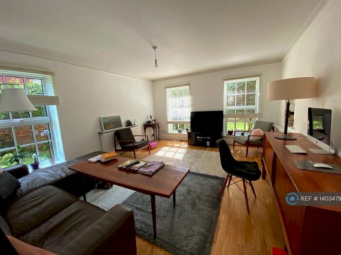 3 Bedroom Flat To Rent In Bramford Court, London, N14