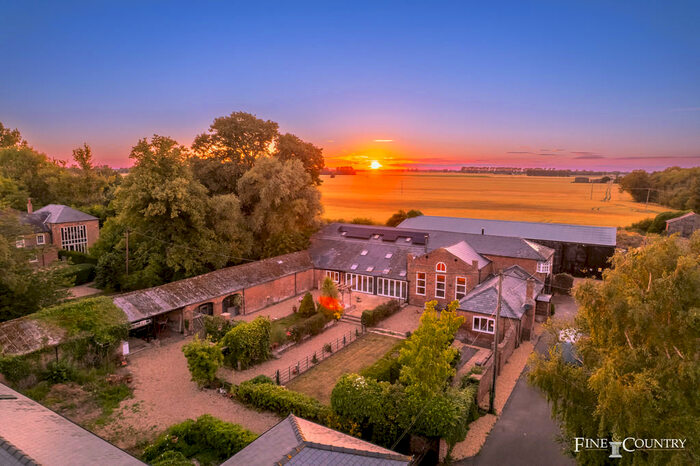 4 Bedroom Barn Conversion For Sale In Sutton Bridge, PE12