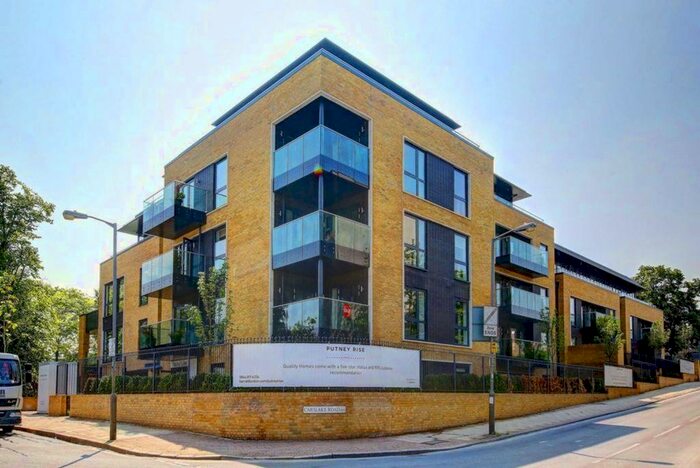 3 Bedroom Flat To Rent In Westleigh Avenue, London, SW15