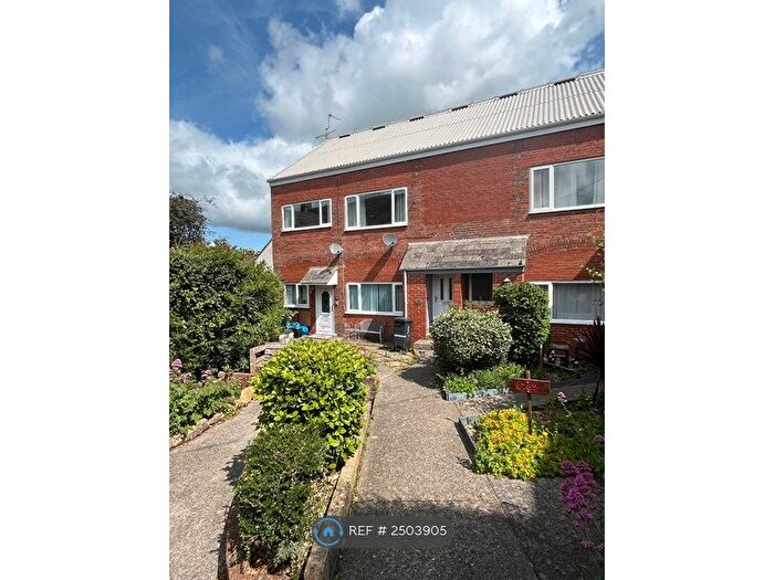 3 Bedroom Flat To Rent In Dairy Court, Crewkerne, TA18