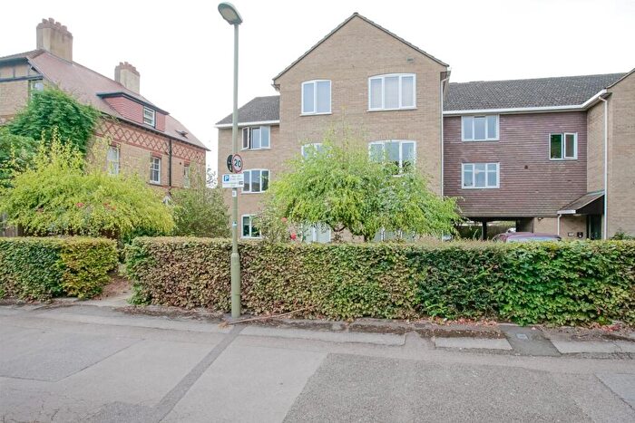 2 Bedroom Apartment To Rent In Hernes Road, Oxford, OX2
