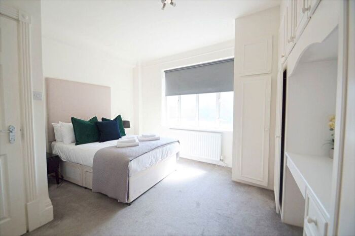 2 Bedroom Flat To Rent In Park Road, London, NW8