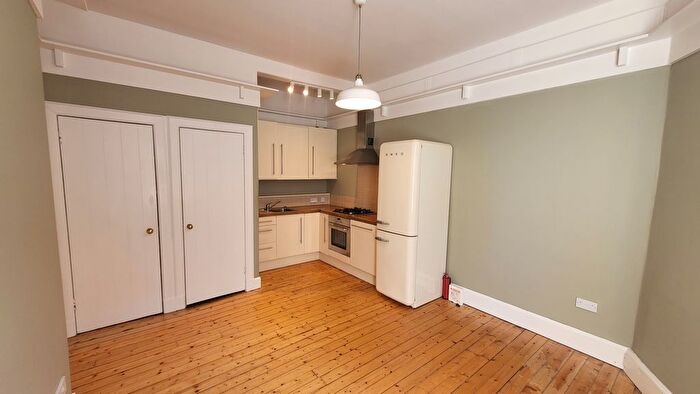 2 Bedroom Flat To Rent In Springvalley Gardens, Edinburgh, EH10