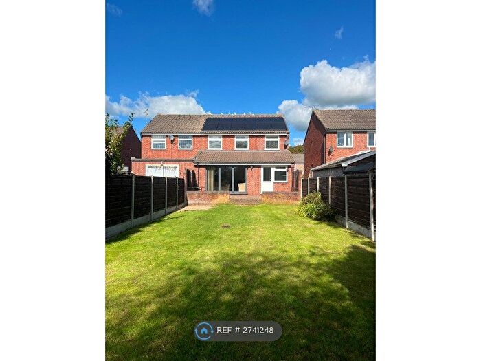 4 Bedroom Semi-Detached House To Rent In Hawthorne Close, Congleton, CW12