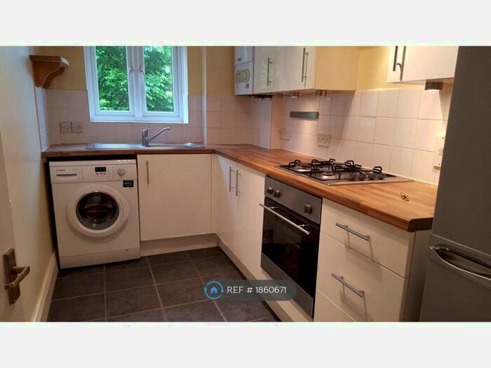 1 Bedroom Flat To Rent In St. Stephens Court, London, N8
