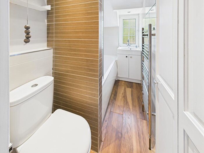 3 Bedroom Terraced House For Sale In West Street, Tadley, RG26