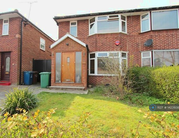 3 Bedroom Semi-Detached House To Rent In Honeypot Lane, Stanmore, HA7