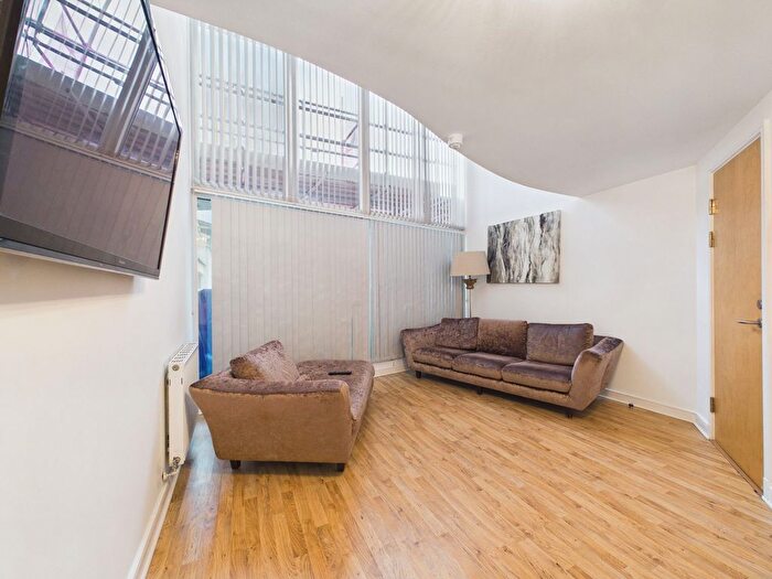 3 Bedroom Flat To Rent In Block, Royal Quay, Liverpool, L3