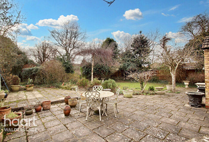 4 Bedroom Detached House For Sale In Walderslade Road, Chatham, ME5