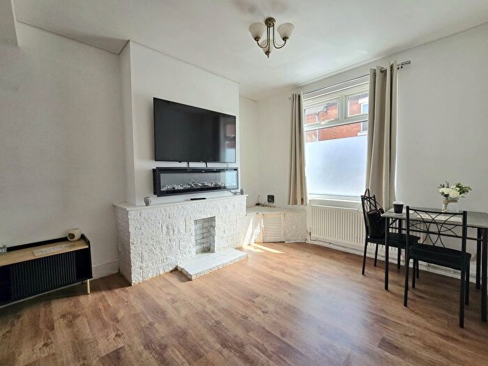 3 Bedroom Terraced House For Sale In Havelock Street, Kettering, NN16