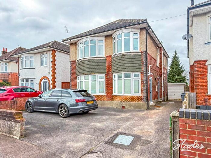 2 Bedroom Flat To Rent In Clingan Road, Southbourne, Bournemouth, BH6