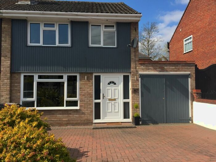 3 Bedroom Semi-Detached House To Rent In St Saviours Road, Reading, Reading, RG1