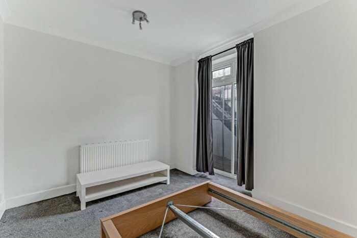 2 Bedroom Apartment To Rent In Warden Road, Kentish Town, London, NW5