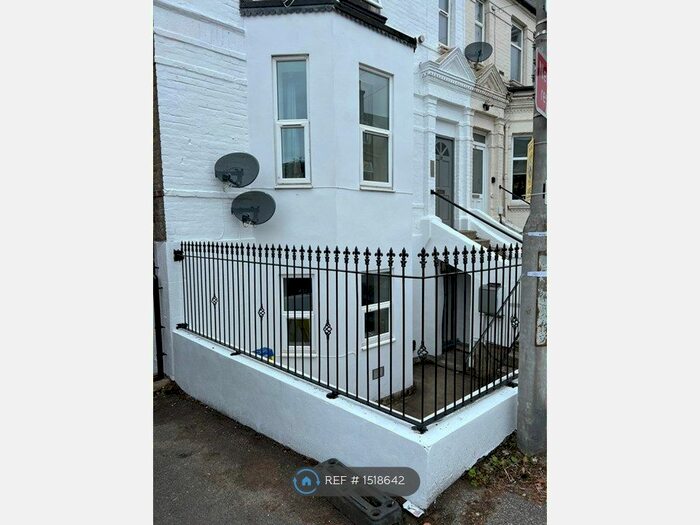 2 Bedroom Flat To Rent In St. Swithuns Road, Bournemouth, BH1