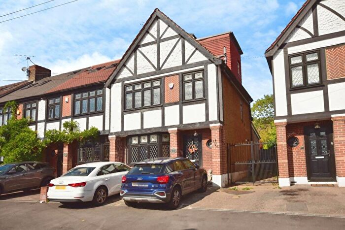 4 Bedroom End Of Terrace House To Rent In Cherry Tree Rise, Buckhurst Hill, IG9