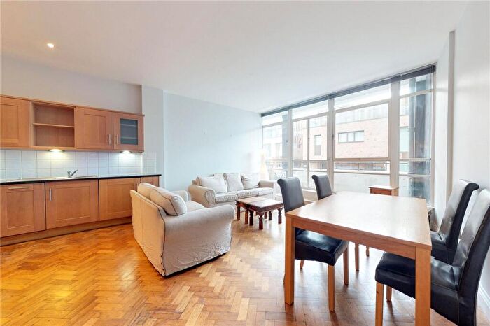 3 Bedroom Apartment To Rent In Bunhill Row, London, EC1Y