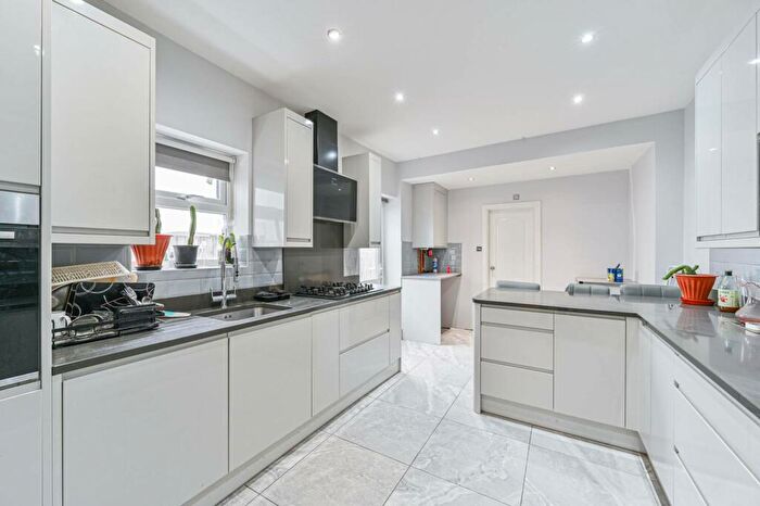 4 Bedroom Semi-Detached House To Rent In Fairholme Road, Croydon, CR0