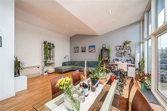 2 Bedroom Flat For Sale In Ferndale Road, Brixton, SW4