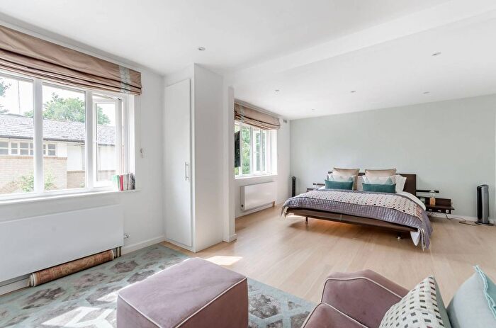 3 Bedroom Property To Rent In Oak Park Gardens, Southfields, London, SW19