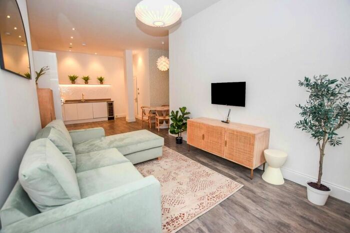 1 Bedroom Flat To Rent In Grosvenor Square, London, W1K
