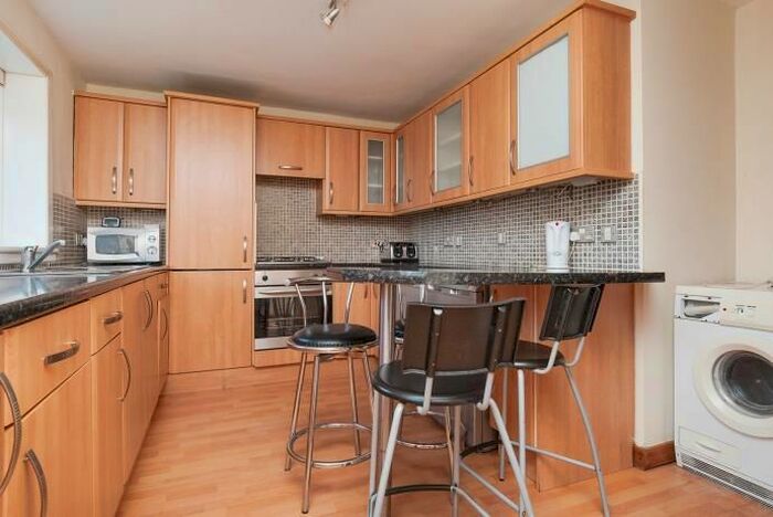 2 Bedroom Flat To Rent In Northfield Drive, Edinburgh, EH8