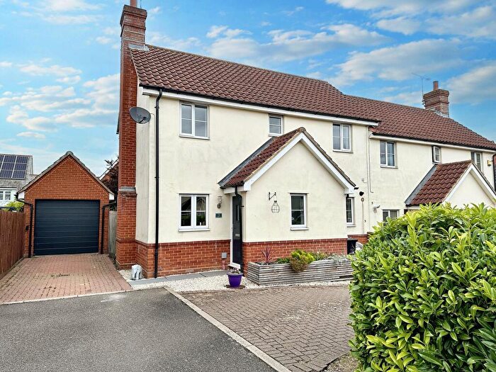 3 Bedroom Semi-Detached House For Sale In Calvinia Close, Noak Bridge, SS15