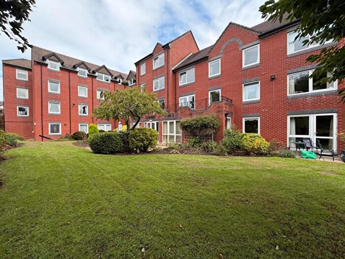1 Bedroom Flat For Sale In Lyttleton House, Blackberry Lane, Halesowen, B63