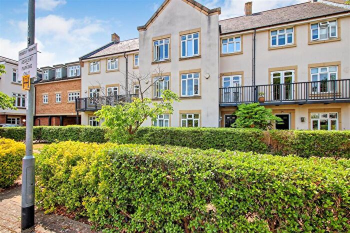 4 Bedroom Town House To Rent In Pearl Close, Cambridge, CB4