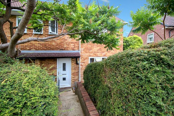 1 Bedroom Flat To Rent In Fox Lane, Winchester, SO22